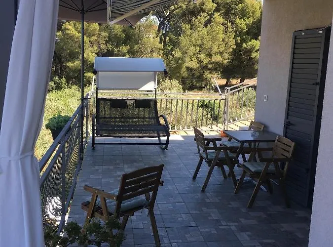 Faust דירה פרוויץ' שפורינה