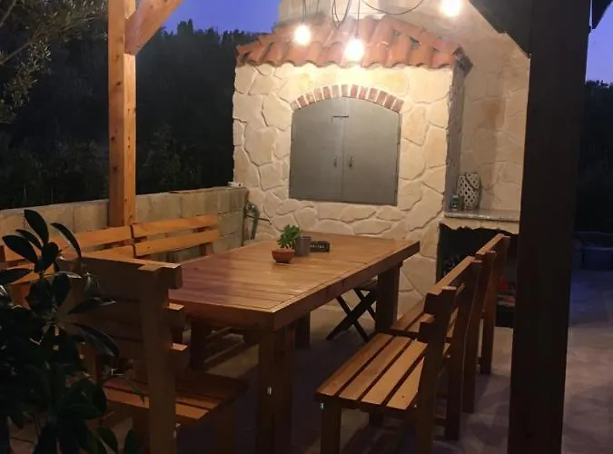 Faust דירה פרוויץ' שפורינה