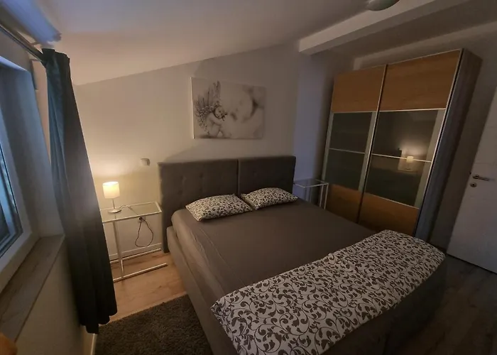 דירה Faust פרוויץ' שפורינה