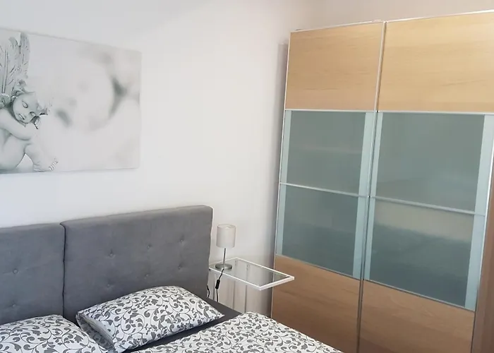 Faust דירה פרוויץ' שפורינה