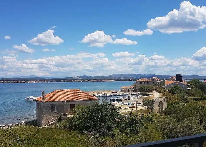 Faust דירה פרוויץ' שפורינה