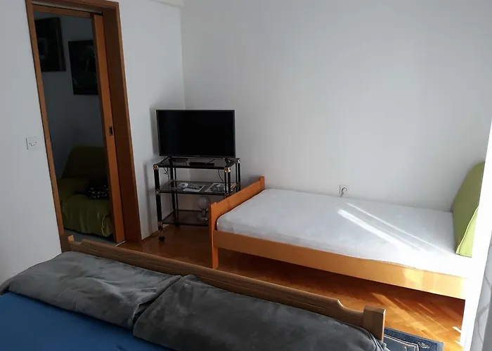 Faust דירה פרוויץ' שפורינה