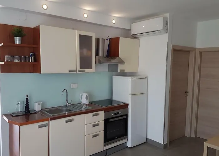 Faust דירה פרוויץ' שפורינה